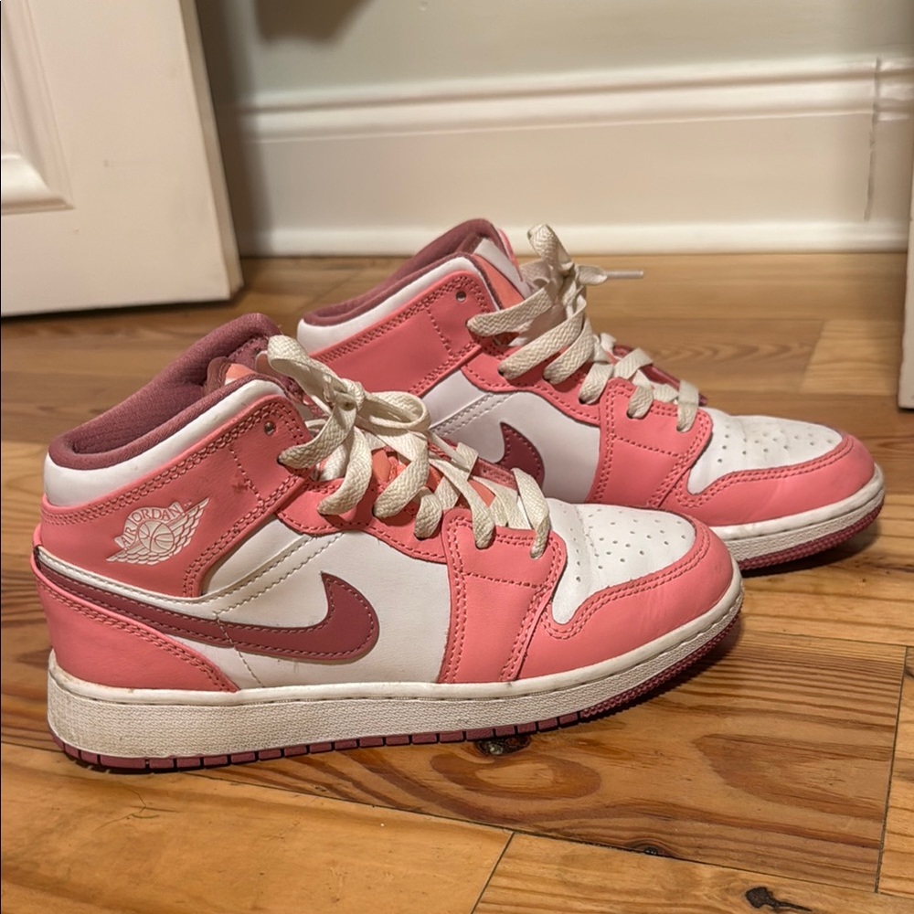 Nike Women's Pink and White Sneakers